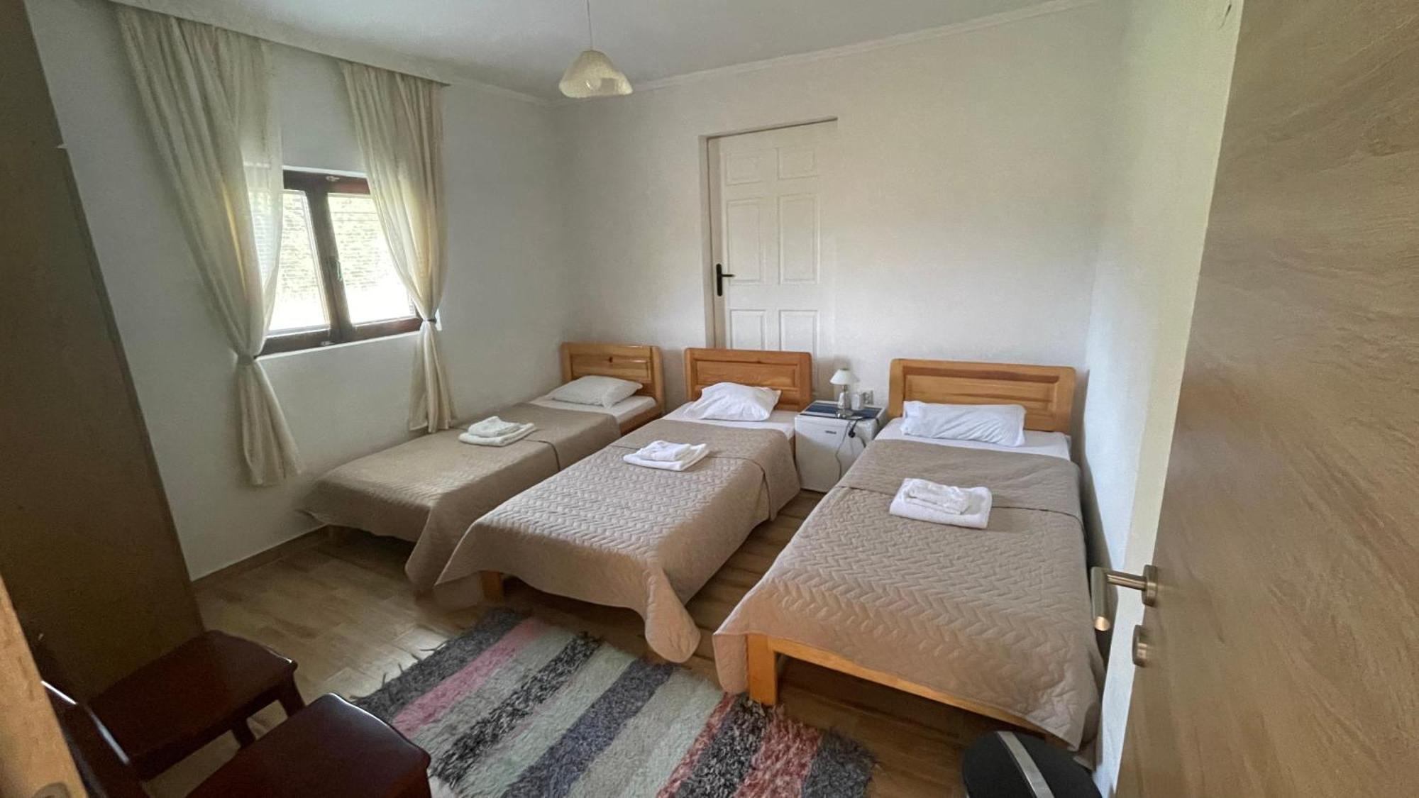Visitor Yard Bed and Breakfast Plav Buitenkant foto